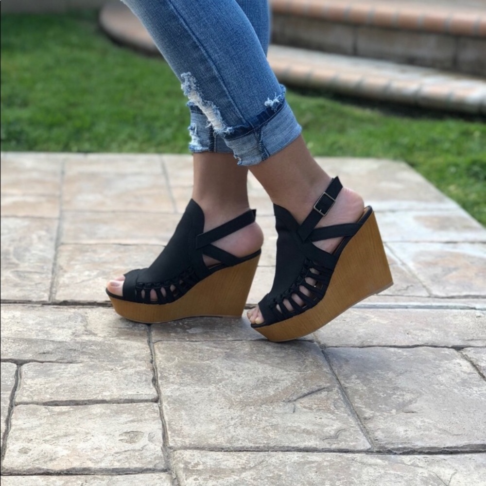 New Black 🖤🖤 Wedge Sandals  (size 7)